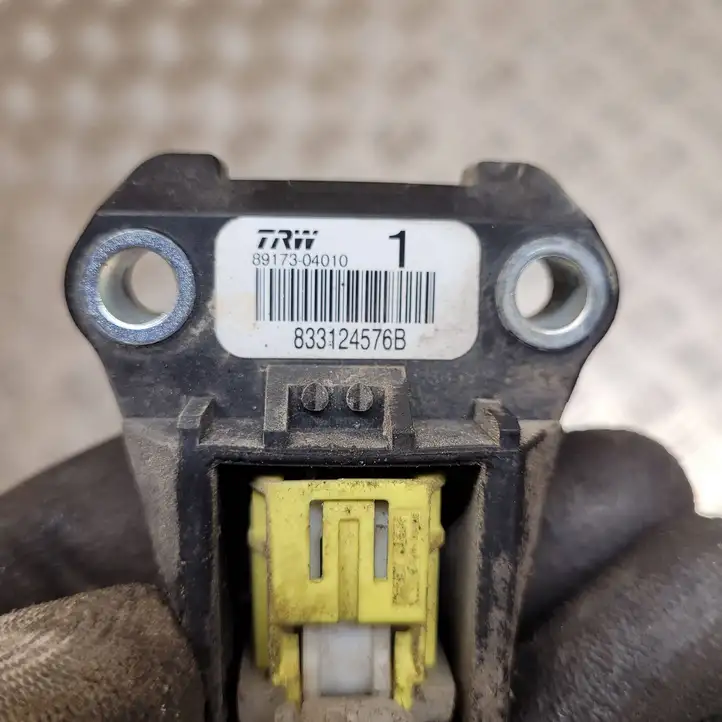 Toyota Yaris (2005 - 2009) 8917304010 Датчик удара SRS — фото 2
