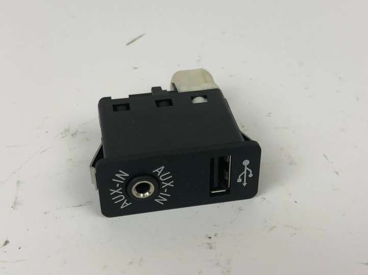 9237653 BMW 5 F10 F11 USB jungtis