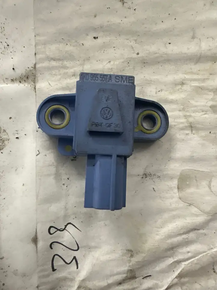 Volkswagen Golf Plus (2004 - 2008)  1K0955557A Датчик удара надувных подушек