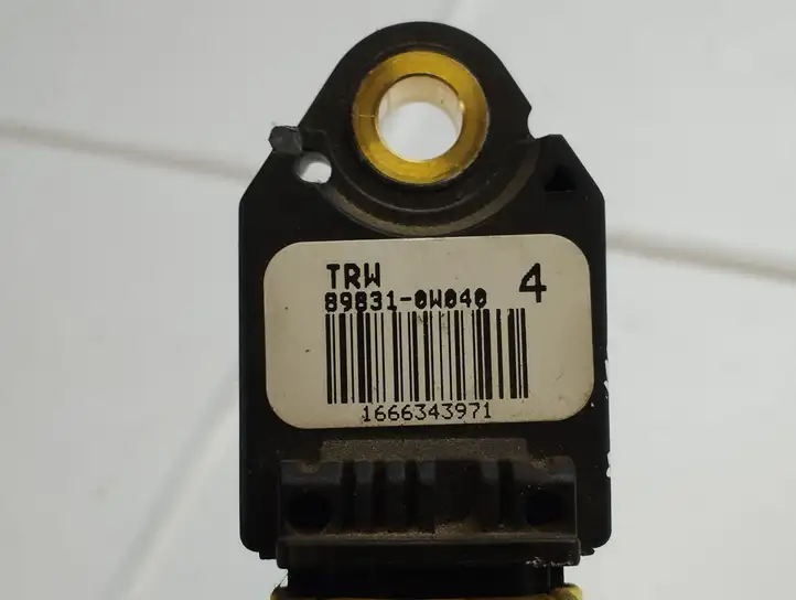 Lexus IS 220D-250-350 (2005 - 2010) 898310W040 Датчик удара SRS — фото 2