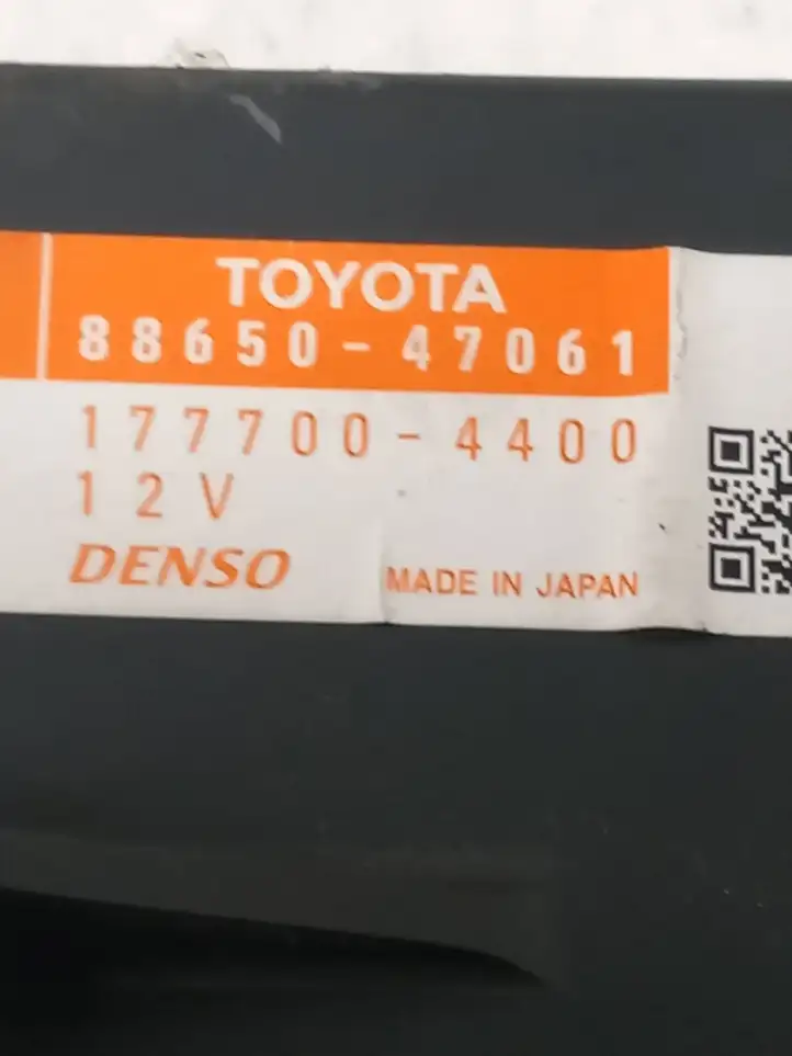 Toyota Prius (XW30) (2009 - 2015) 8865047061 Модуль управления кондиционером — фото 3