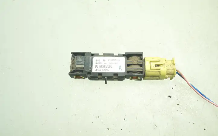 Nissan Primera (2001 - 2008) 98830AY000 Датчик удара SRS — фото 2