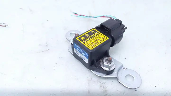 Nissan Juke I F15 (2010 - 2018) 1049910730 Датчик удара SRS — фото 1