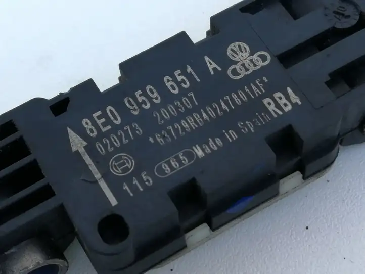 Audi A4 S4 B7 8E 8H (2004 - 2009) 8E0959651A Датчик удара SRS — фото 3