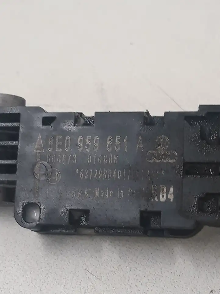 Audi A4 S4 B7 8E 8H (2004 - 2009) 8E0959651A Датчик удара SRS — фото 3