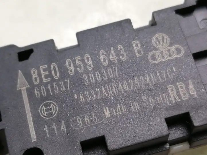 Audi A4 S4 B7 8E 8H (2004 - 2009) 8E0959643B Датчик удара SRS — фото 3