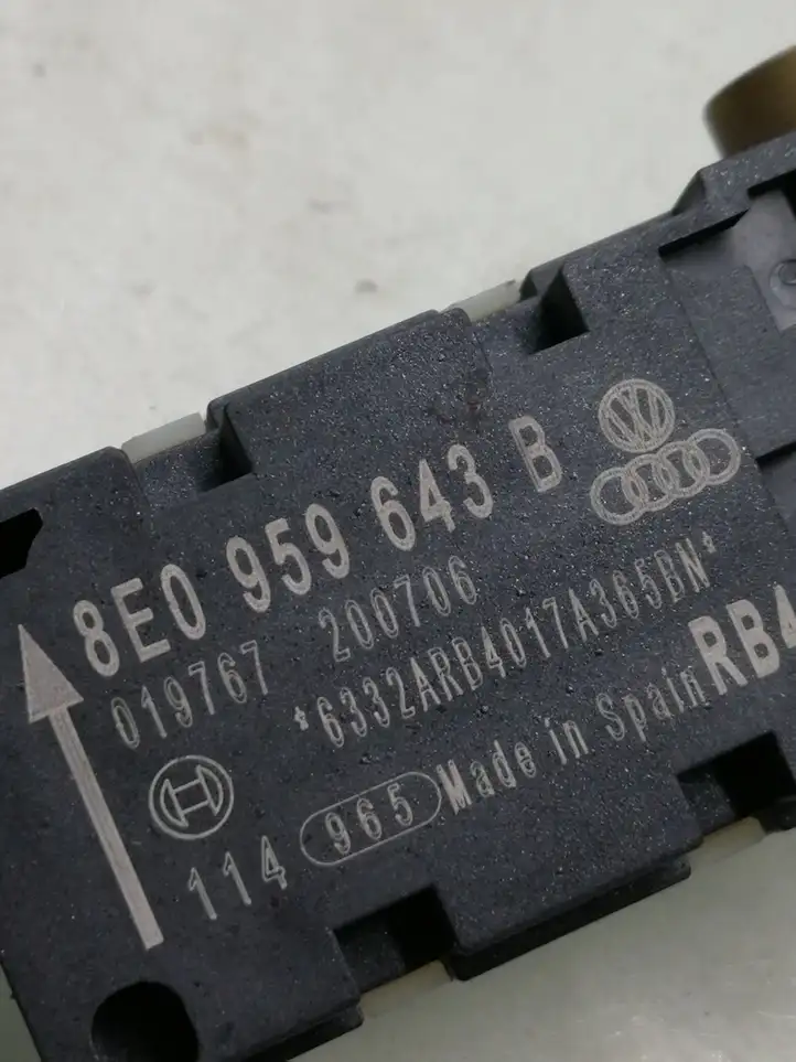 Audi A4 S4 B7 8E 8H (2004 - 2009) 8E0959643B Датчик удара SRS — фото 3