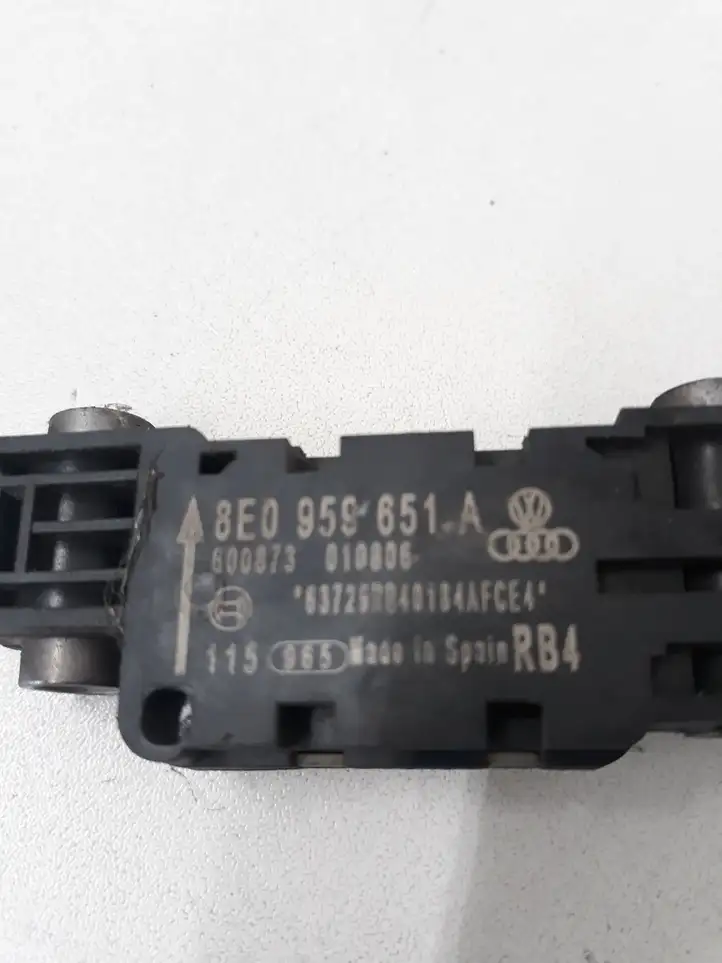 Audi A4 S4 B7 8E 8H (2004 - 2009) 8E0959651A Датчик удара SRS — фото 3