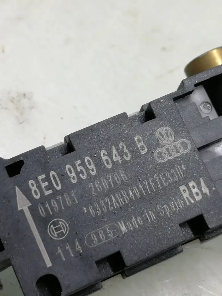 Audi A4 S4 B7 8E 8H (2004 - 2009) 8E0959643B Датчик удара SRS — фото 3