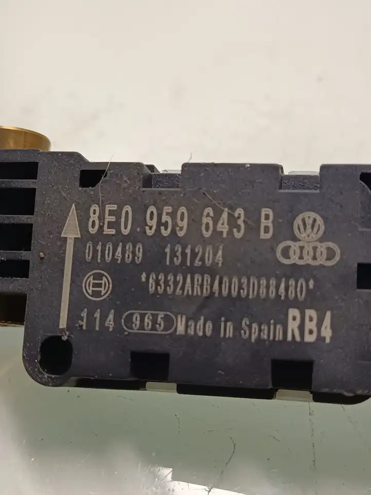 Audi A4 S4 B7 8E 8H (2004 - 2009) 8E0959643B Датчик удара SRS — фото 3
