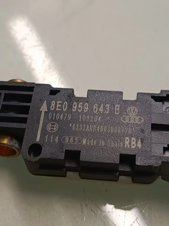 Audi A4 S4 B7 8E 8H (2004 - 2009) 8E0959643B Датчик удара SRS — фото 3