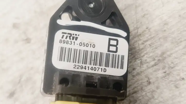 Toyota Corolla Verso AR10 (2004 - 2009) 8983105010 Датчик удара SRS — фото 3