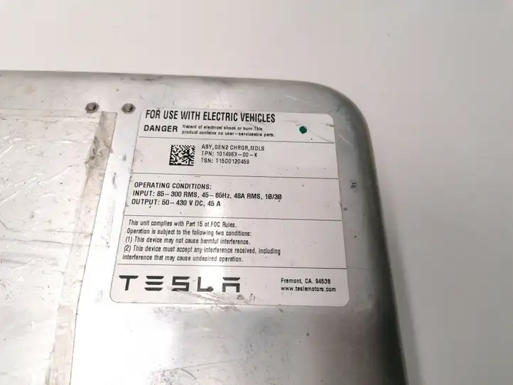 Tesla Model S (2016 - 2021) 1014963-00-K Модуль беспроводной зарядки — фото 3