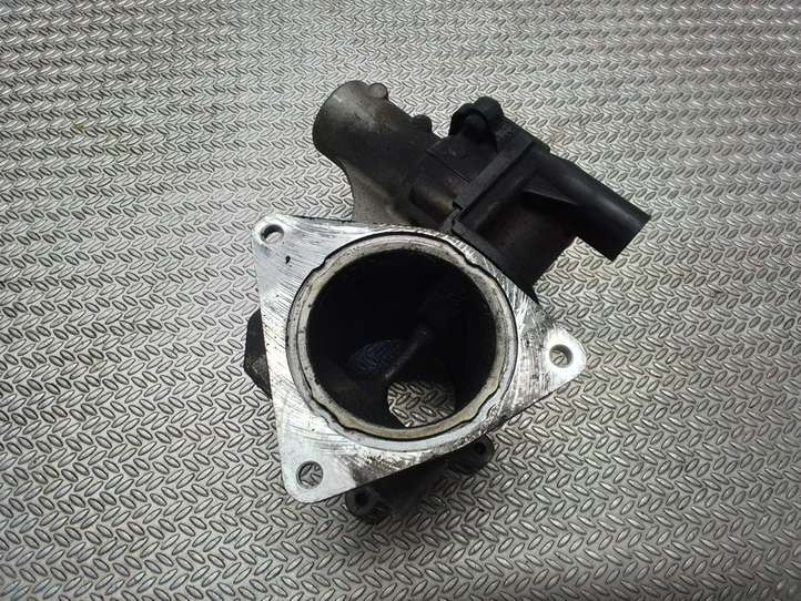 Volkswagen Transporter-Caravelle (2003 - 2009)  076131501A Клапан EGR