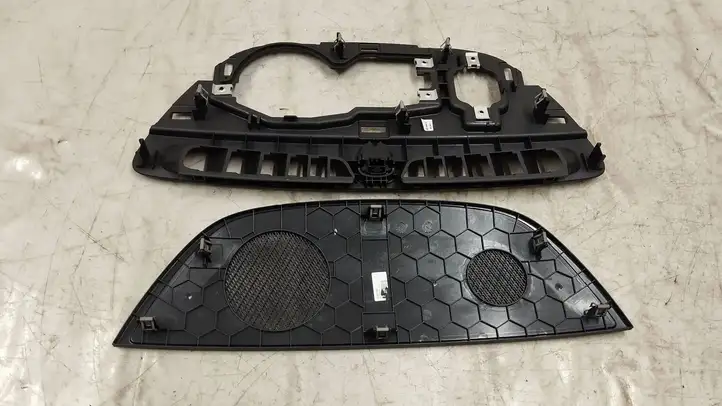 Volvo S60 (2018 - ) 31467496 Накладка центрального динамика — фото 3