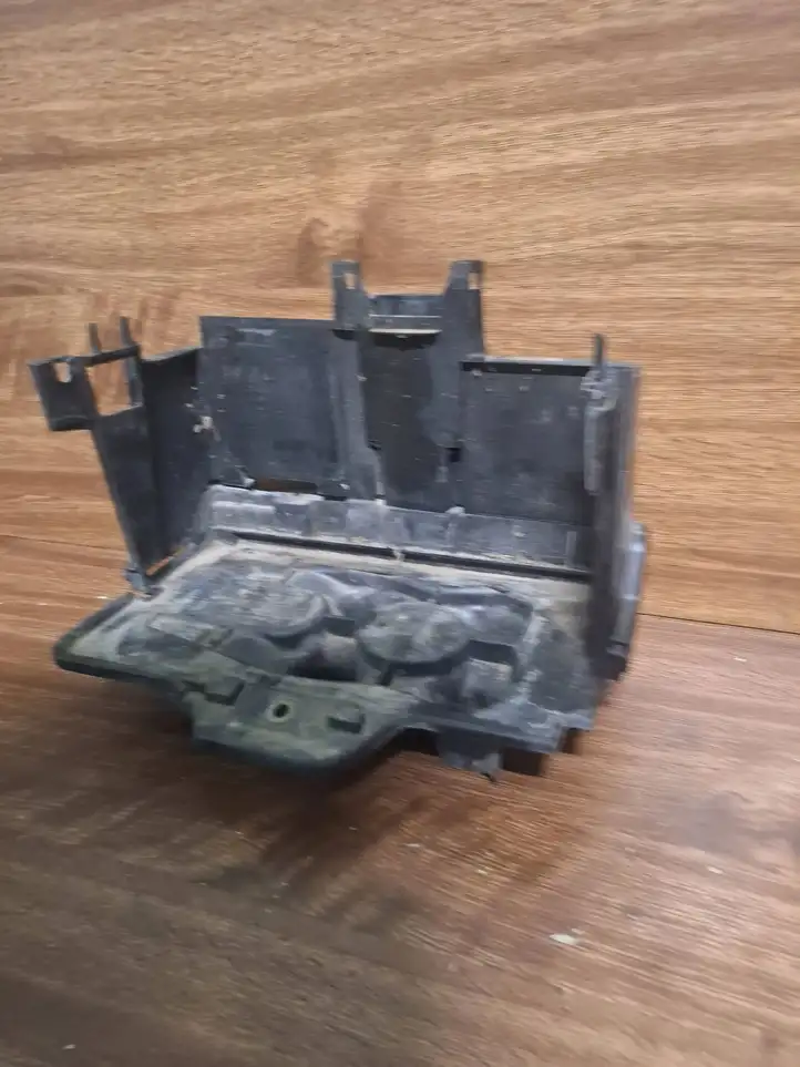 Audi A3/S3 8L (2000 - 2003) 1J0915333 Площадка аккумулятора — фото 1
