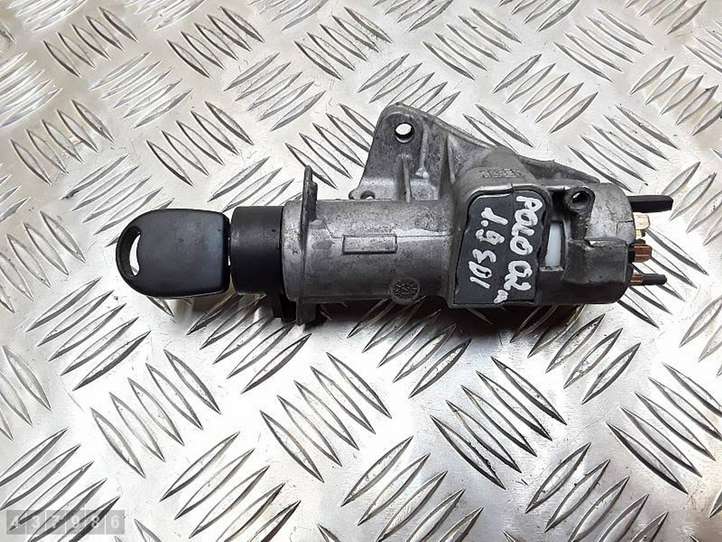Volkswagen Polo (2001 - 2005)  4B0905851C Замок зажигания