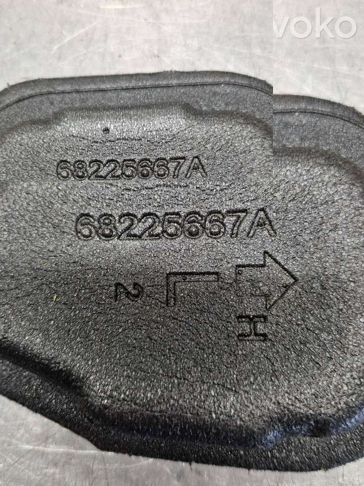 Chrysler Pacifica (2016 - )  68225667A Пенопласт крыла