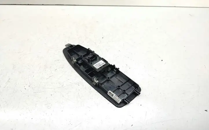 BMW 1 F20 F21 (2011 - 2019) 9208107 Блок кнопок стеклоподъемников — фото 2