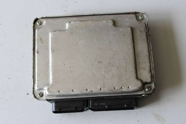 Volkswagen Sharan (2003 - 2010)  038906019LQ Блок управления двигателя