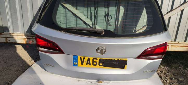 Opel Astra (2015 - 2020)   Задняя крышка (багажника)