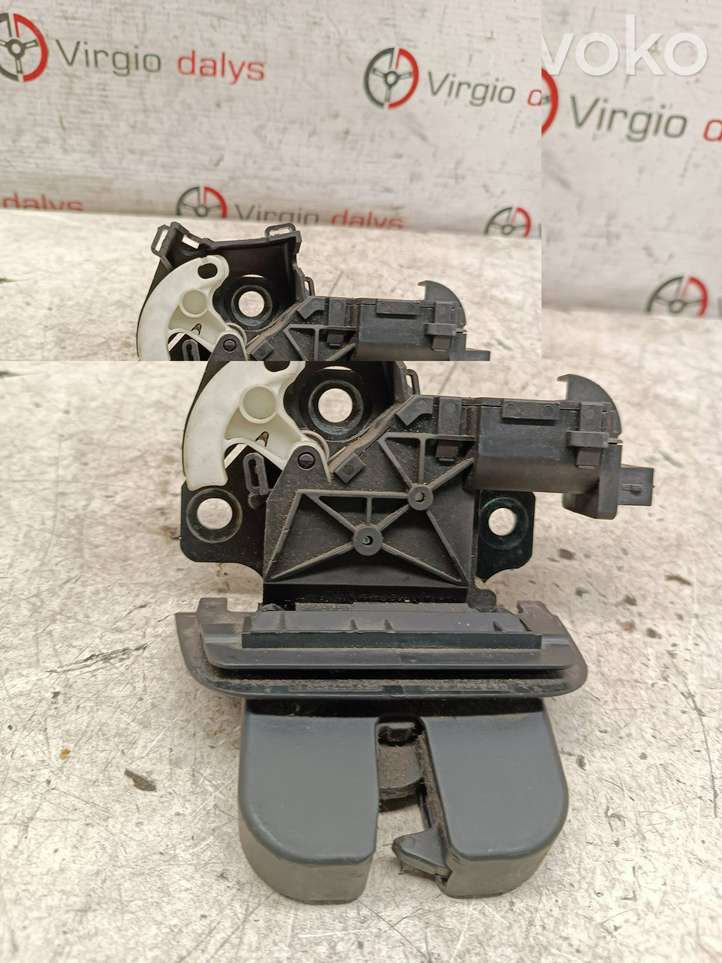 Audi A4 (2004 - 2009)  8P4827505C Замок задней крышки