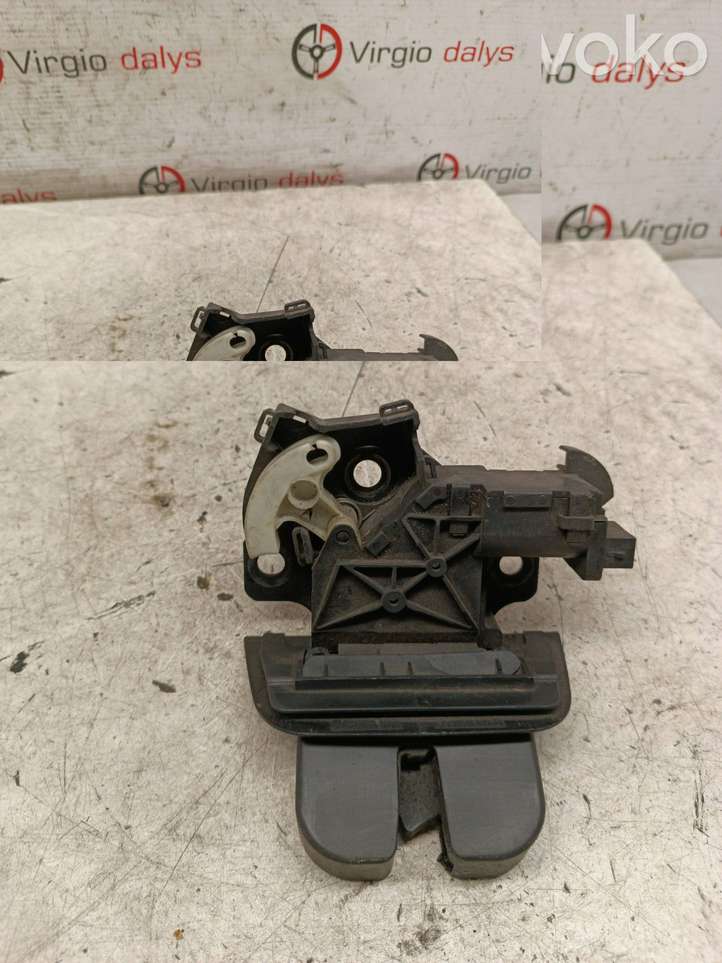 Audi A4 (2004 - 2009)  8P4827505C Замок задней крышки