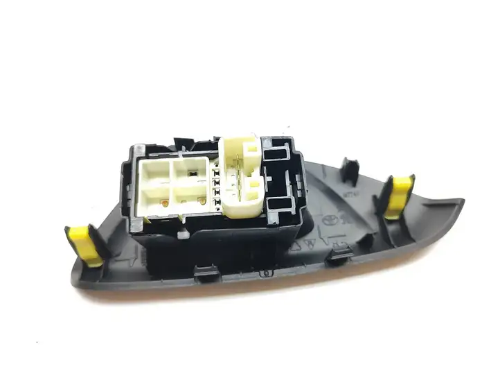 Toyota Aygo AB40 (2014 - 2018) Кнопка стеклоподъемников — фото 2