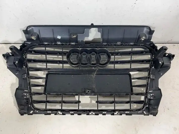 Audi A3/S3 8V (2012 - 2016) 8V3853651A Передняя решетка — фото 4