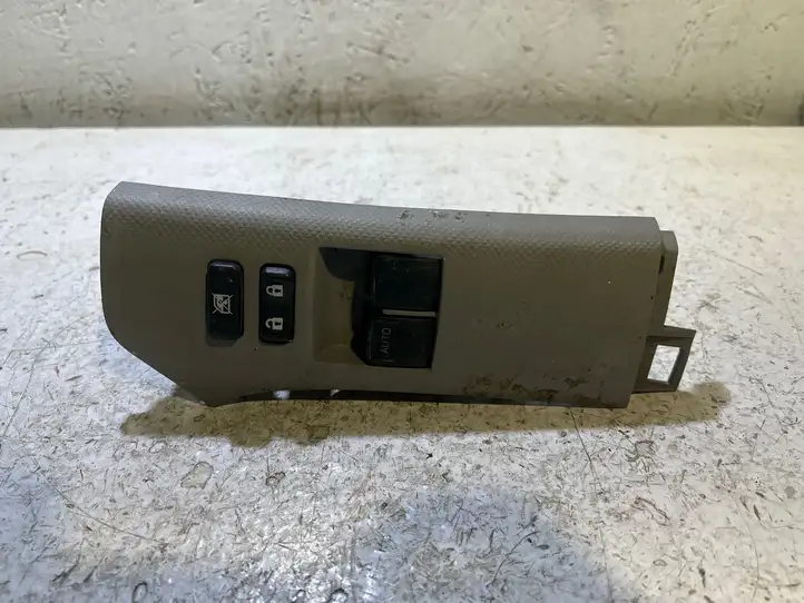 Toyota Yaris (2005 - 2009) 742320D110 Блок кнопок стеклоподъемников — фото 1