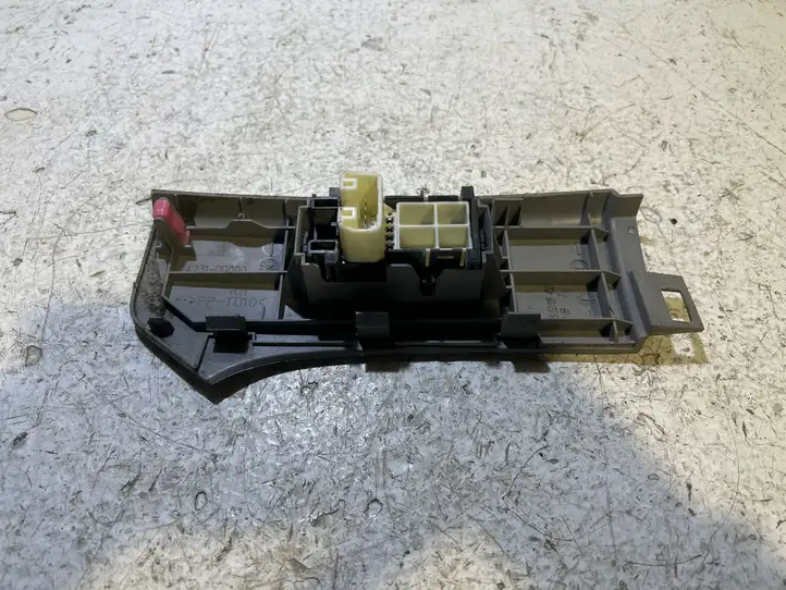 Toyota Yaris (2005 - 2009) 742310D090 Блок кнопок стеклоподъемников — фото 2