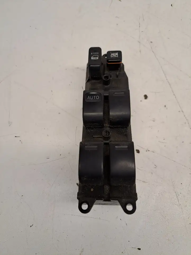 Toyota Prius (XW20) (2003 - 2009) 8482047050 Блок кнопок стеклоподъемников — фото 1