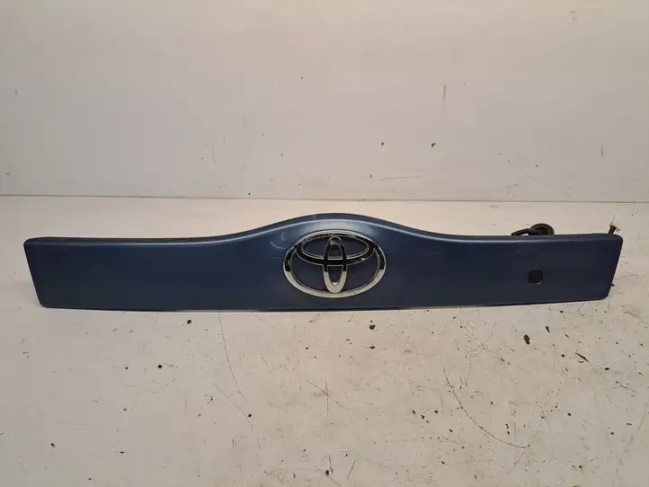 Toyota Prius (XW30) (2009 - 2015) 7680147040 Подсветка номера — фото 1