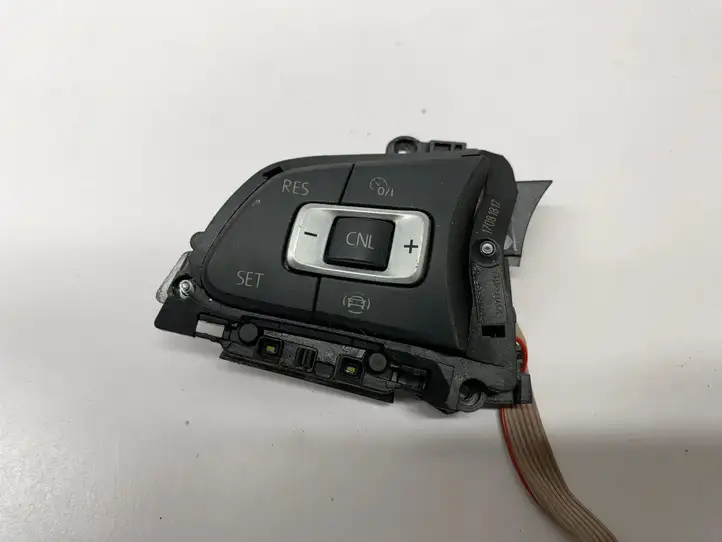 Volkswagen Jetta VII (2019 - ) 5G0959442AA Кнопки на рулевом колесе — фото 3