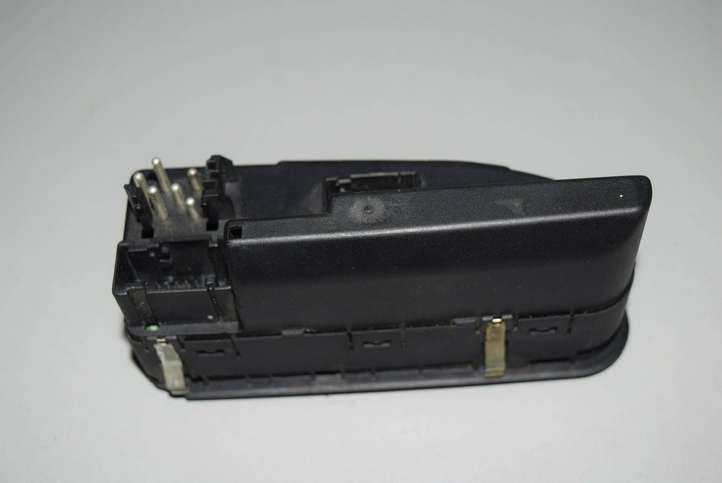 BMW 5 E39 (1996 - 2003)  6904302 Кнопка стеклоподъемников