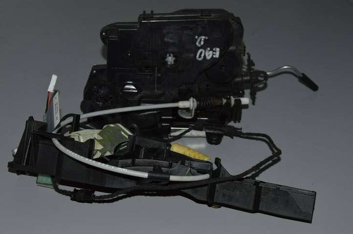 BMW 3 E90 E91 (2005 - 2012)  51227202148 Замок задней двери
