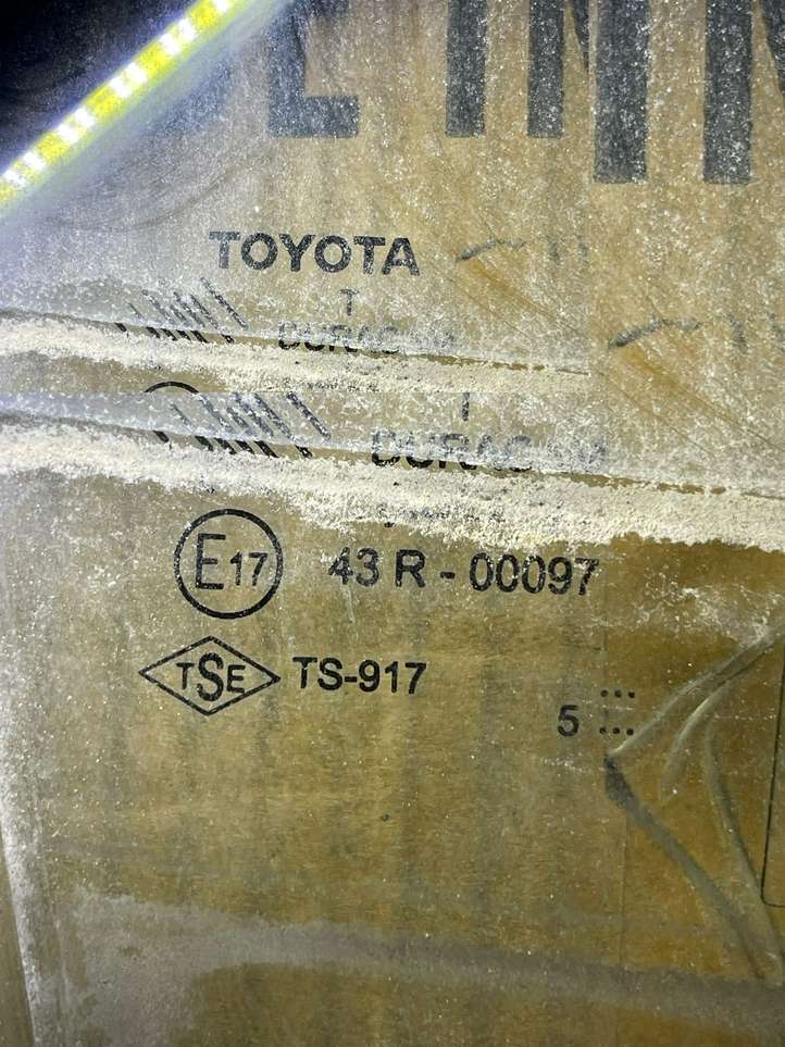 Toyota Corolla Verso E121 (2004 - 2007)   Основное стекло передних дверей (четырехдверного автомобиля)