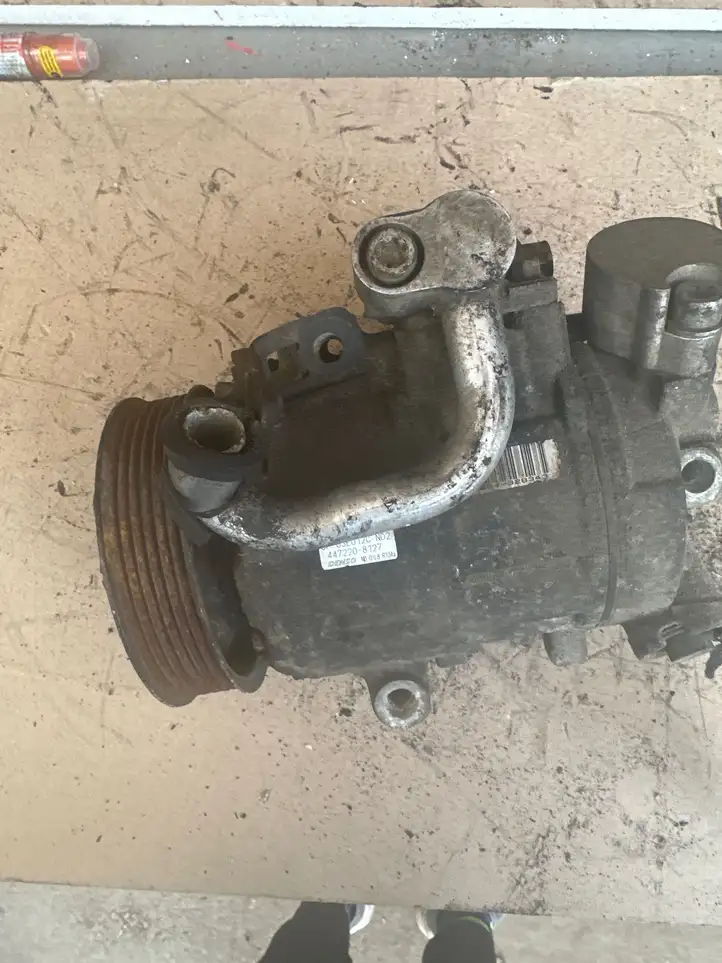 Volkswagen Polo (2001 - 2005) 4472208127 Компрессор (насос) кондиционера воздуха — фото 1