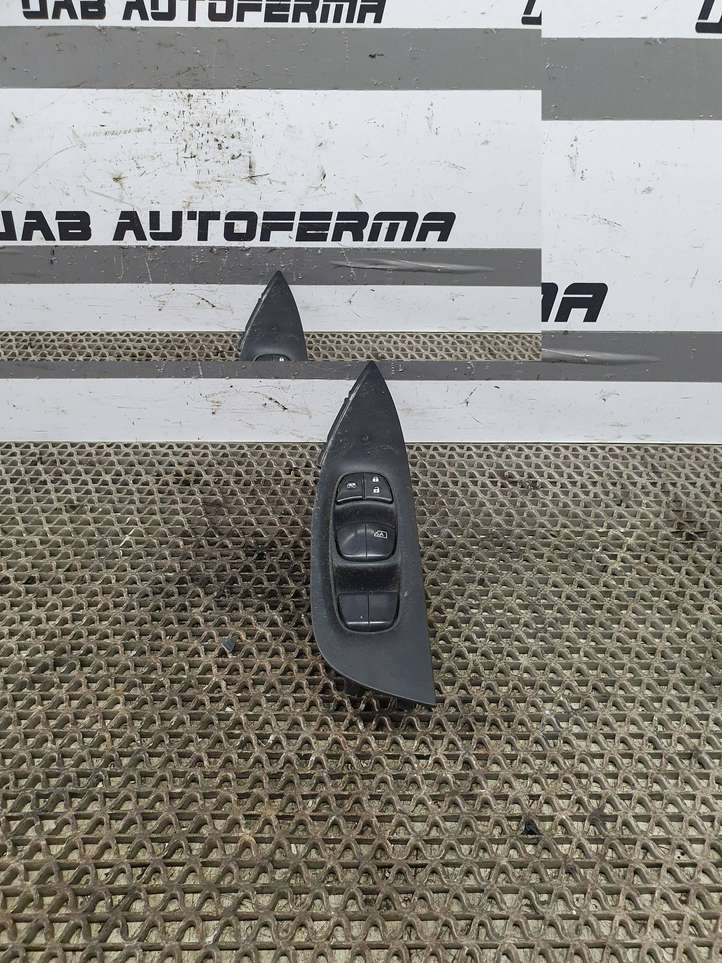 Nissan Qashqai (2013 - 2017)  809604EA0AX Кнопка стеклоподъемников