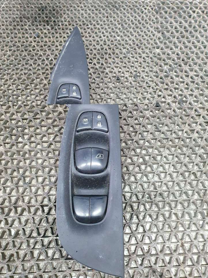 Nissan Qashqai (2013 - 2017)  809604EA0AX Кнопка стеклоподъемников
