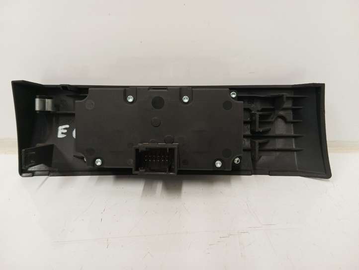 BMW 5 E60 E61 (2004 - 2010)  6988565 Включатель фонарей