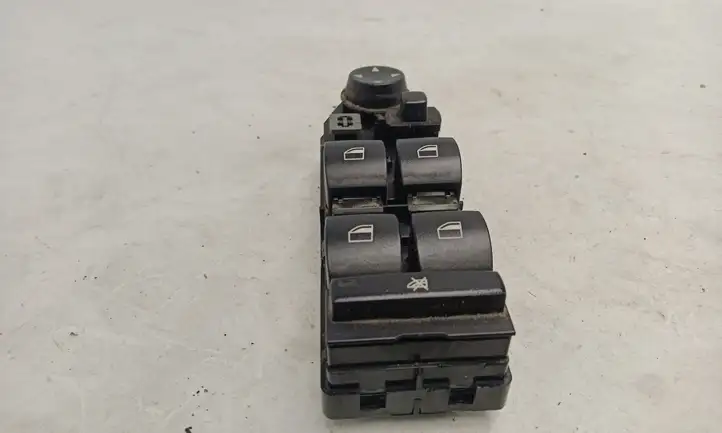 BMW 5 E60 E61 (2004 - 2010) 6951926 Кнопка стеклоподъемников — фото 2