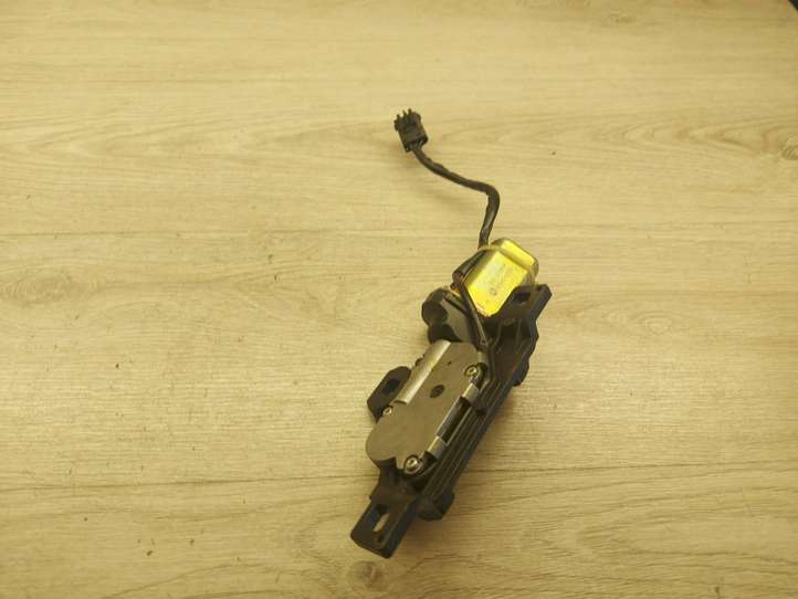 BMW 5 E60 E61 (2004 - 2010)  7129931 Замок задней крышки