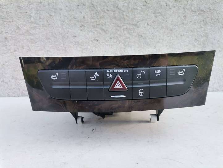 Mercedes-Benz CLS C219 (2003 - 2011)   CD/DVD чейнджер