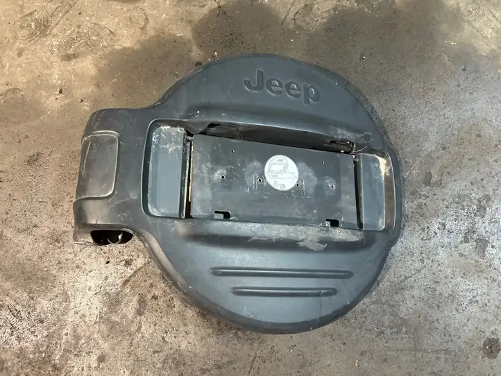 Jeep Cherokee (2001 - 2007) A00158622 Обшивка ниши запасного колеса — фото 1