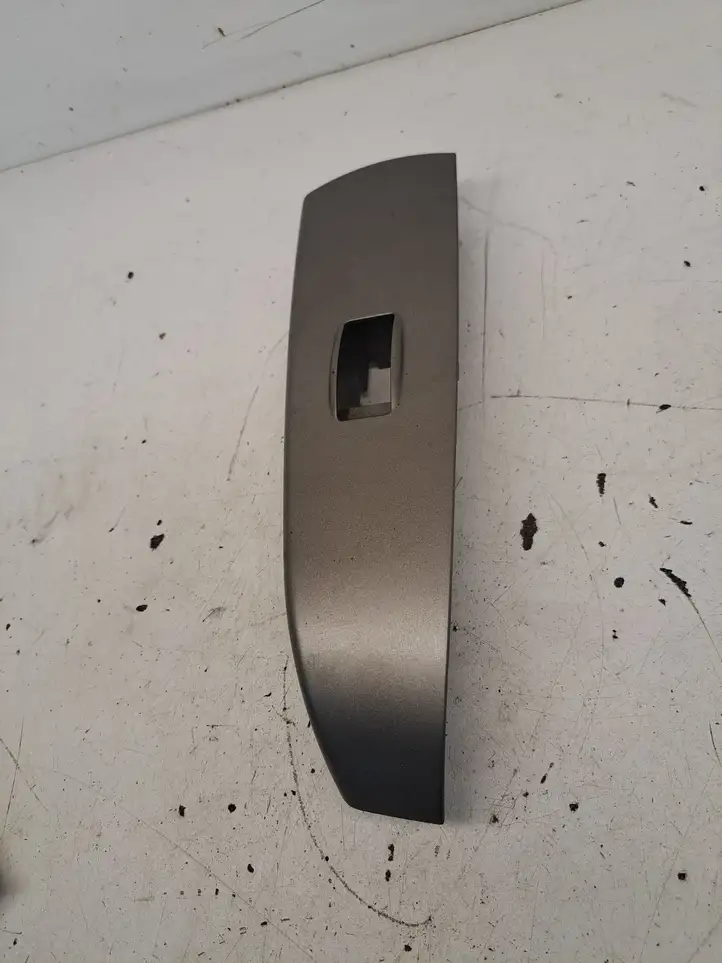 Toyota Prius (XW20) (2003 - 2009) 7427247050 Накладка кнопки стеклоподъемника — фото 1