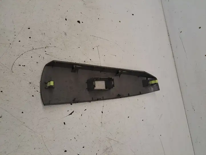 Toyota Prius (XW20) (2003 - 2009) 7427247050 Накладка кнопки стеклоподъемника — фото 2