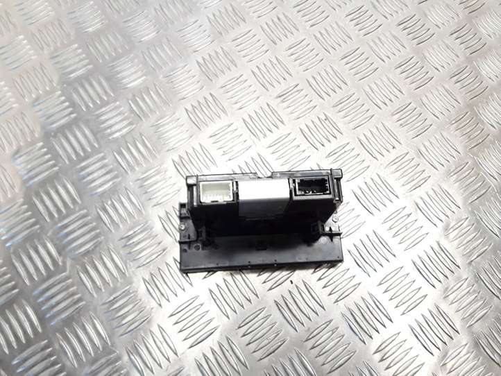 Volvo V50 (2004 - 2008)  69199100 Экран/ дисплей / маленький экран