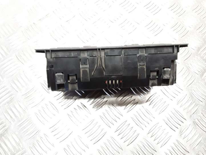 Audi A4 (2004 - 2009)  8E0820043AK Блок управления кондиционера воздуха / климата/ печки (в салоне)