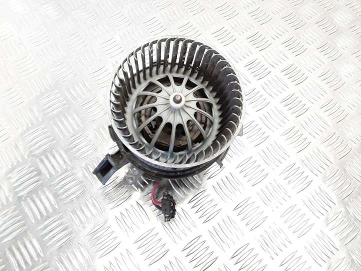 Audi A4 (2004 - 2009)  8K1820021 Вентилятор печки